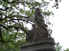 Statues of Women - Closer view